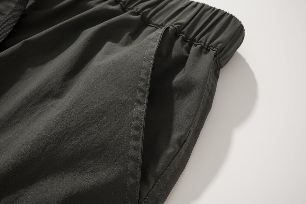 JIRI BASIC CARGO SHORTS / BLACK