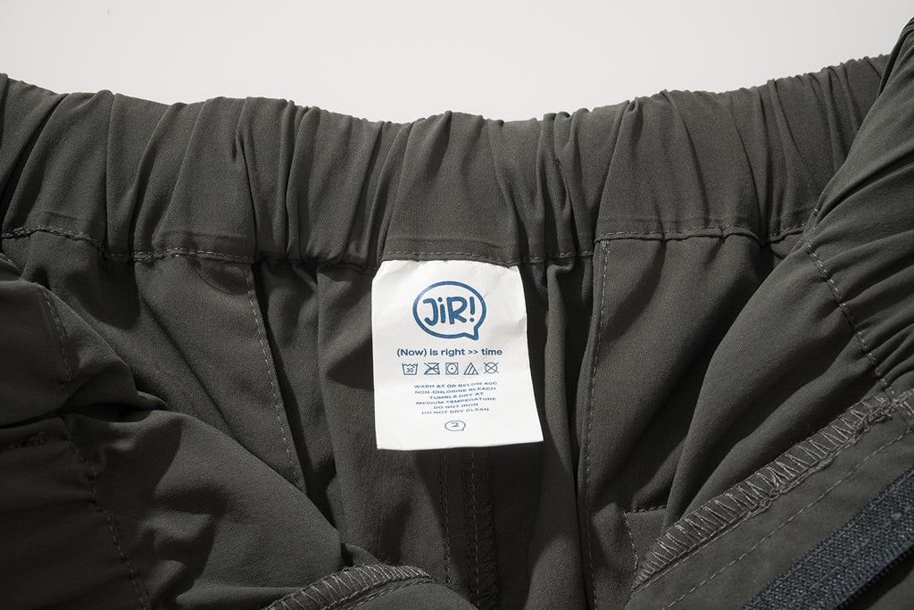 JIRI BASIC CARGO SHORTS / BLACK