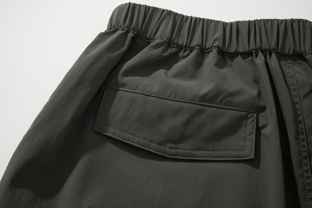 JIRI BASIC CARGO SHORTS / BLACK
