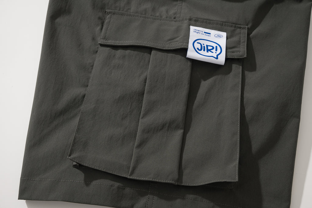 JIRI BASIC CARGO SHORTS / BLACK